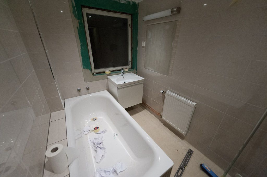 Bath, sink and radiator