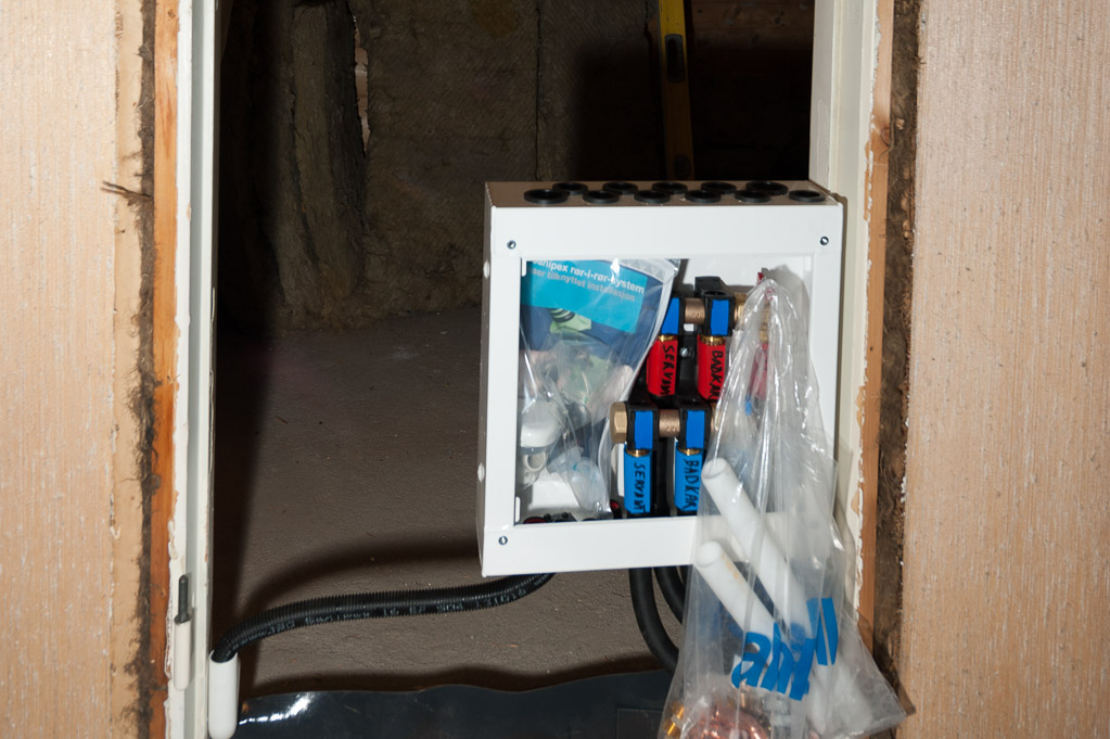 Pipe-in-pipe inspection box in the old doorway (will be a wall) Pipe-in-pipe inspection box in the old doorway (will be a wall)