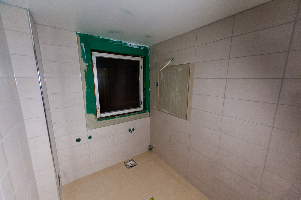 Grouting dried and cleaned, silicone in place Grouting dried and cleaned, silicone in place